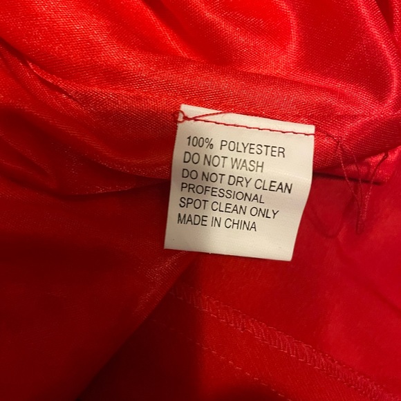 Preloved beautiful red dress in size 8 with lining. Worn once. - Picture 6 of 6